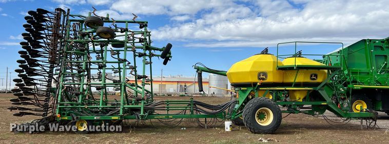image for item DS2753 2004 John Deere 730  air seeder