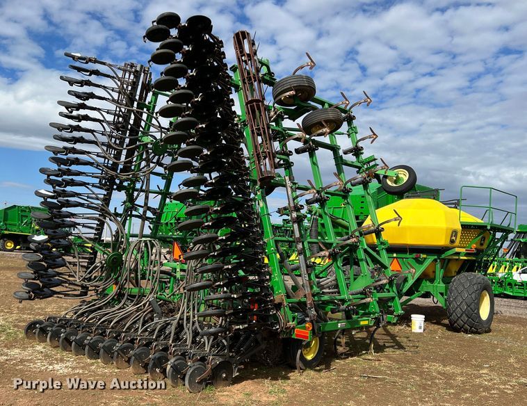 image for item DS2753 2004 John Deere 730  air seeder
