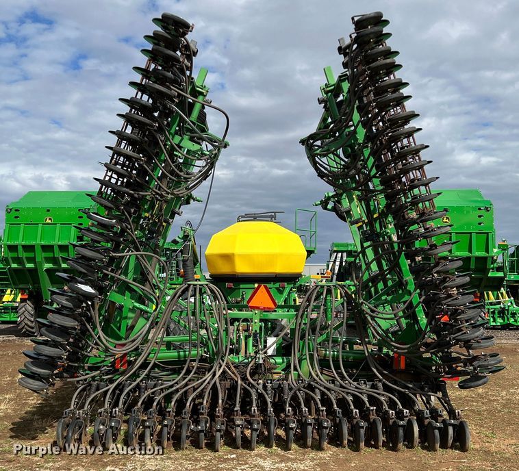 image for item DS2753 2004 John Deere 730  air seeder
