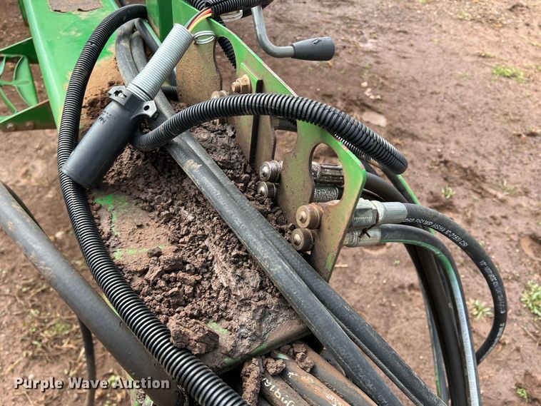 image for item DS2753 2004 John Deere 730  air seeder