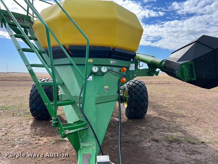 image for item DS2753 2004 John Deere 730  air seeder