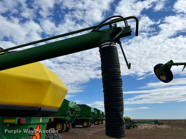 image for item DS2753 2004 John Deere 730  air seeder