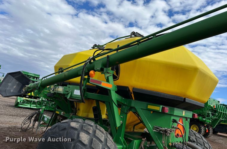image for item DS2753 2004 John Deere 730  air seeder