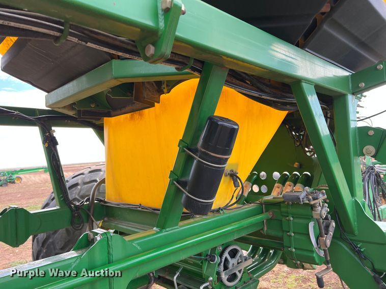 image for item DS2753 2004 John Deere 730  air seeder