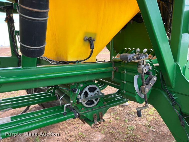 image for item DS2753 2004 John Deere 730  air seeder