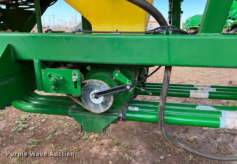 image for item DS2753 2004 John Deere 730  air seeder