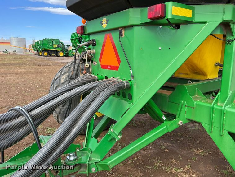 image for item DS2753 2004 John Deere 730  air seeder