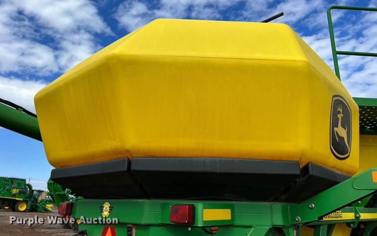 image for item DS2753 2004 John Deere 730  air seeder