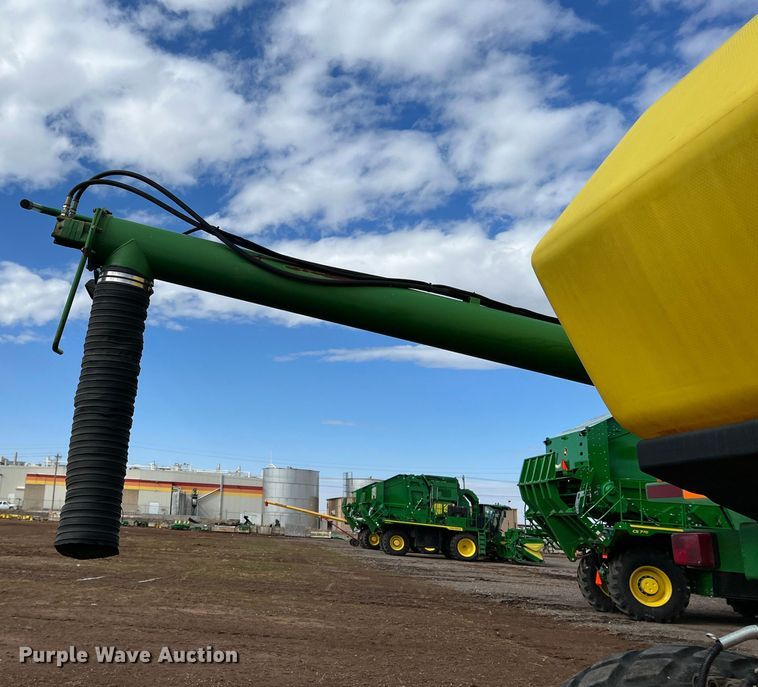 image for item DS2753 2004 John Deere 730  air seeder