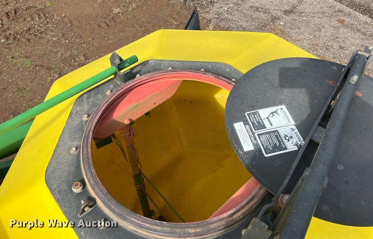 image for item DS2753 2004 John Deere 730  air seeder