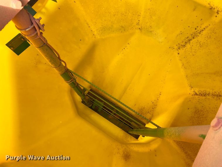 image for item DS2753 2004 John Deere 730  air seeder