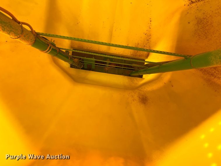 image for item DS2753 2004 John Deere 730  air seeder