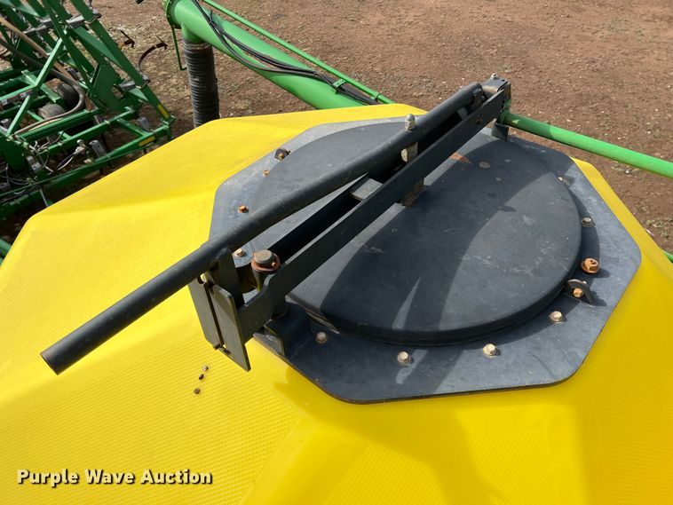 image for item DS2753 2004 John Deere 730  air seeder