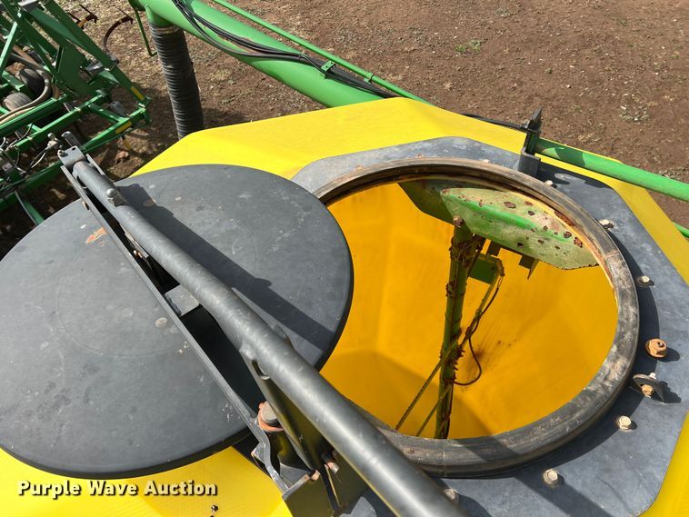 image for item DS2753 2004 John Deere 730  air seeder