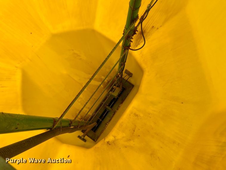 image for item DS2753 2004 John Deere 730  air seeder