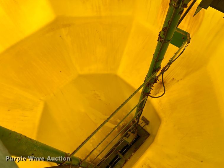 image for item DS2753 2004 John Deere 730  air seeder