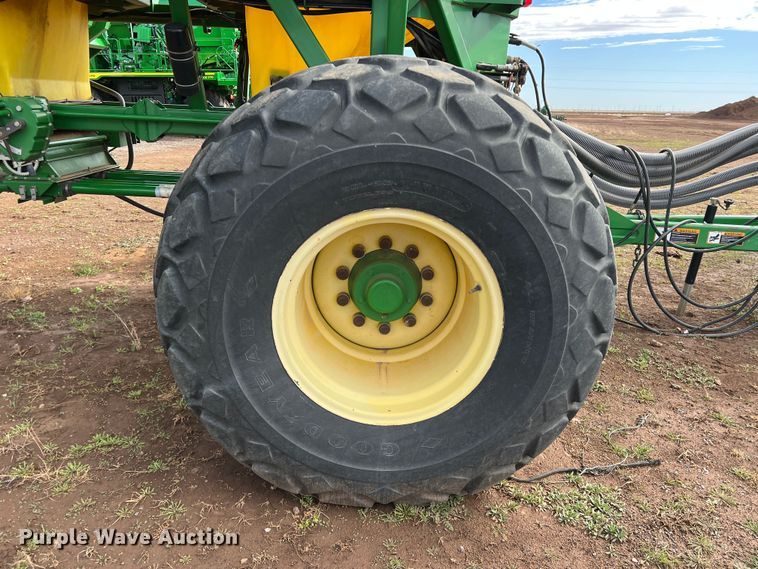 image for item DS2753 2004 John Deere 730  air seeder