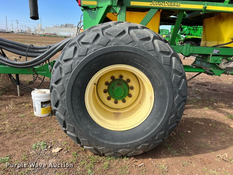 image for item DS2753 2004 John Deere 730  air seeder