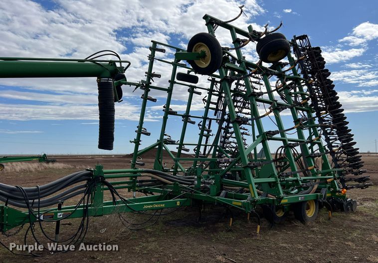 image for item DS2753 2004 John Deere 730  air seeder