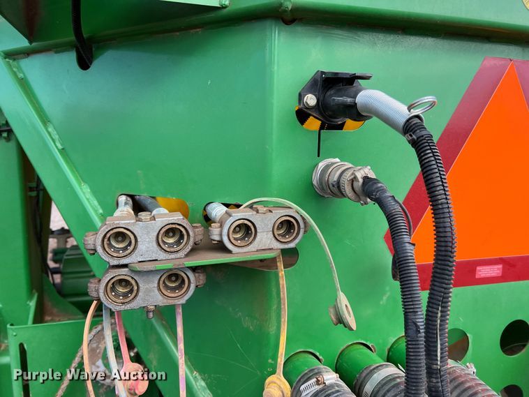 image for item DS2753 2004 John Deere 730  air seeder