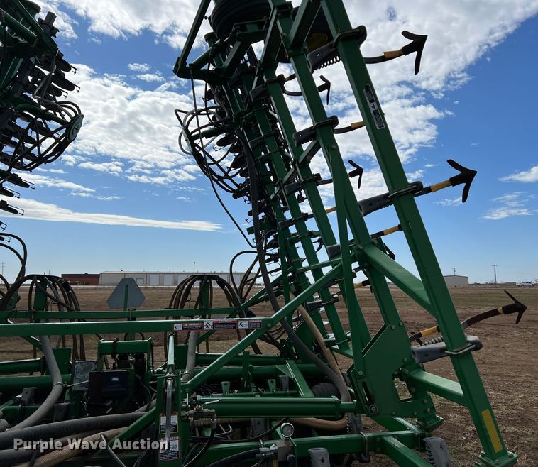 image for item DS2753 2004 John Deere 730  air seeder