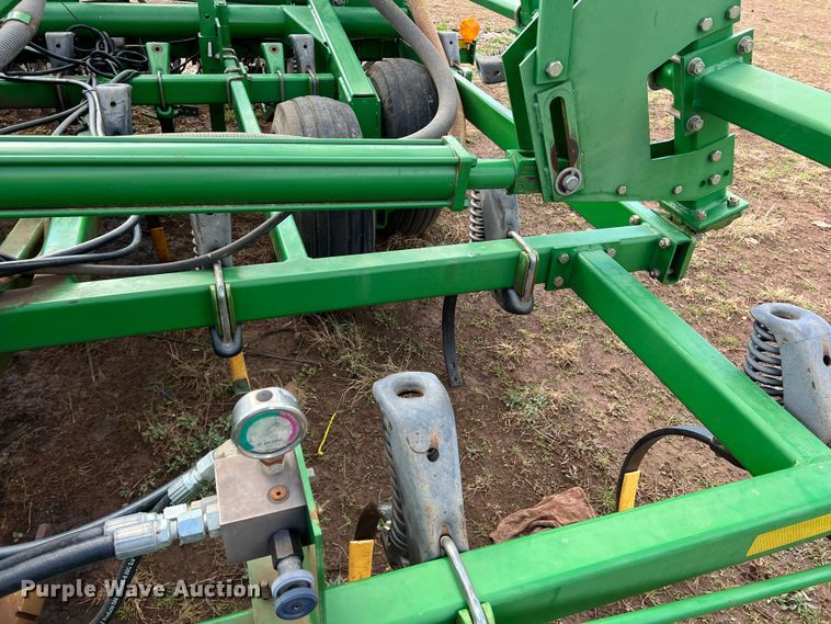 image for item DS2753 2004 John Deere 730  air seeder