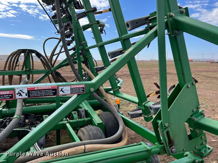 image for item DS2753 2004 John Deere 730  air seeder