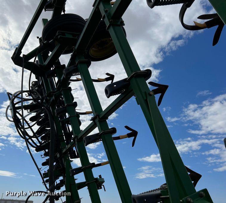 image for item DS2753 2004 John Deere 730  air seeder