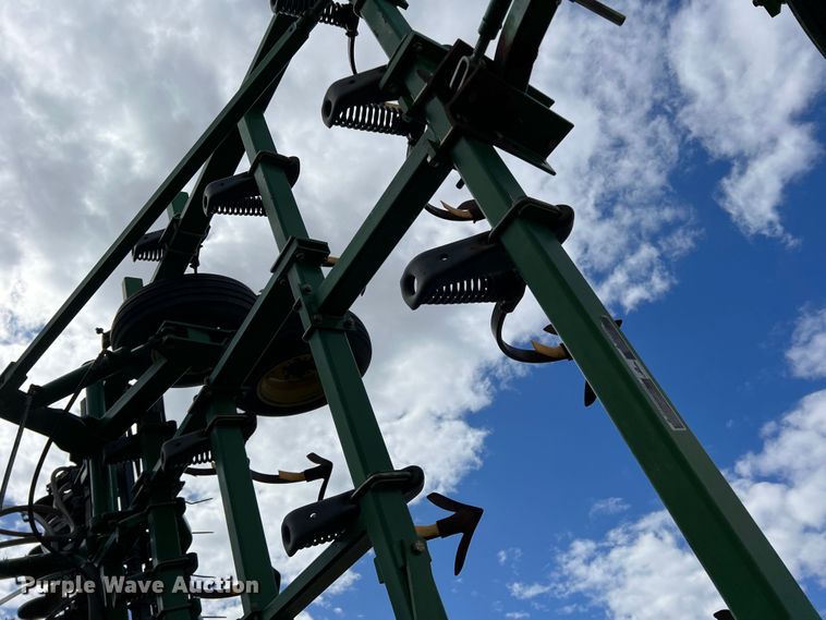 image for item DS2753 2004 John Deere 730  air seeder