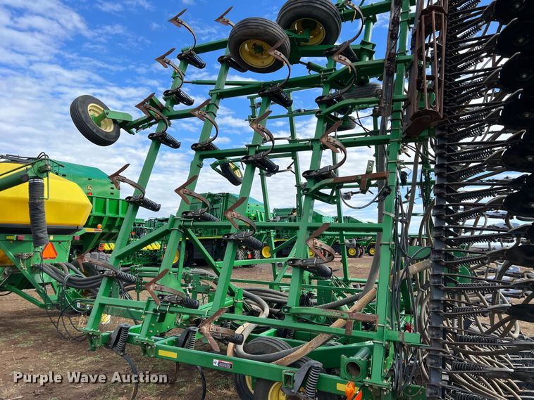 image for item DS2753 2004 John Deere 730  air seeder