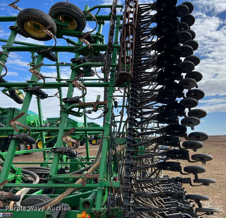 image for item DS2753 2004 John Deere 730  air seeder