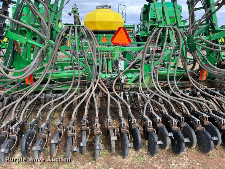 image for item DS2753 2004 John Deere 730  air seeder