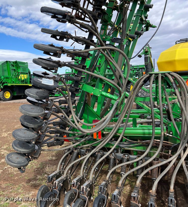 image for item DS2753 2004 John Deere 730  air seeder