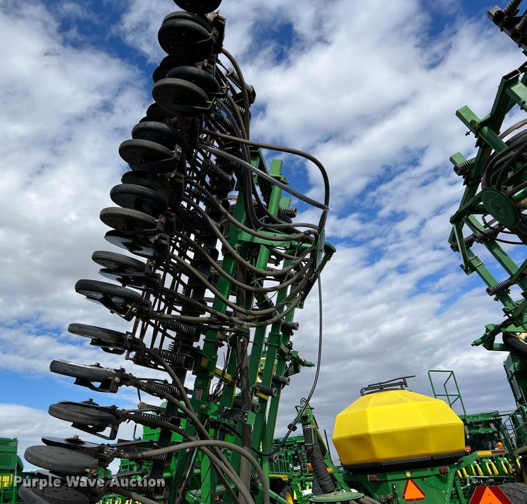 image for item DS2753 2004 John Deere 730  air seeder