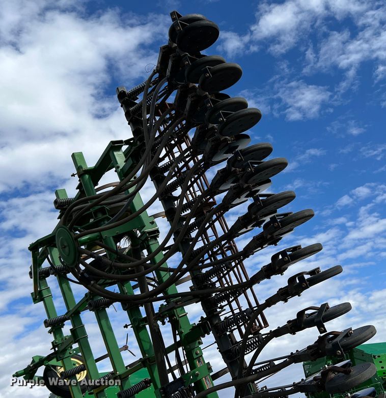 image for item DS2753 2004 John Deere 730  air seeder