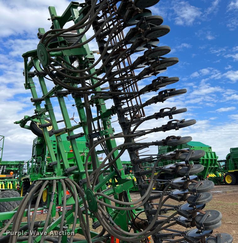 image for item DS2753 2004 John Deere 730  air seeder