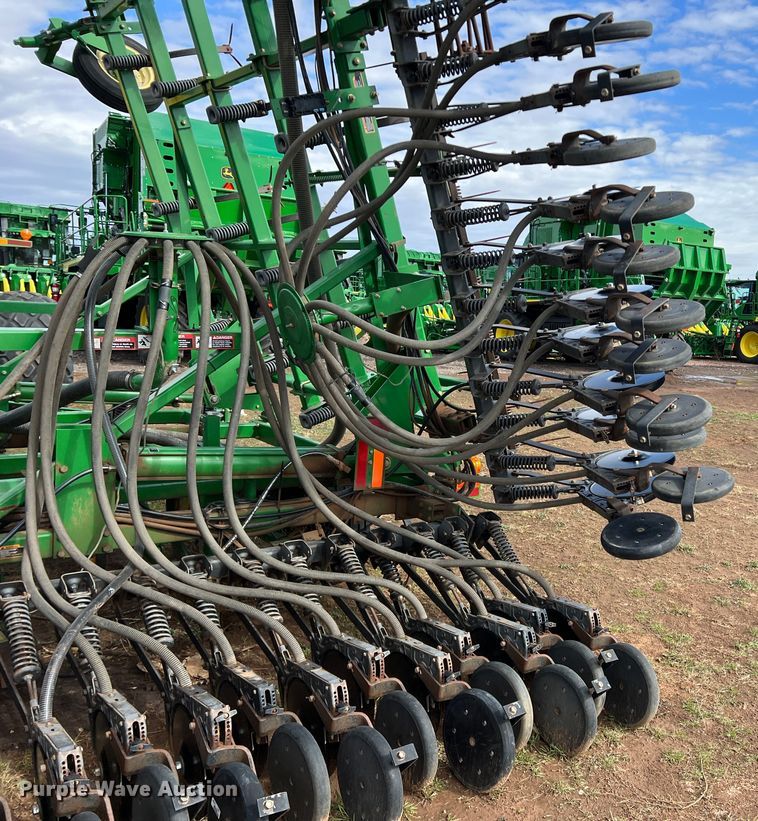image for item DS2753 2004 John Deere 730  air seeder