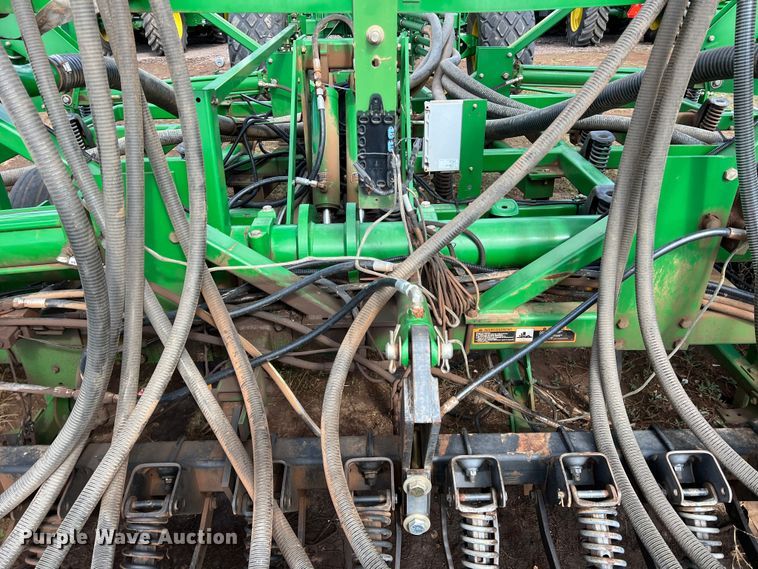 image for item DS2753 2004 John Deere 730  air seeder