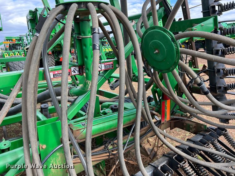 image for item DS2753 2004 John Deere 730  air seeder