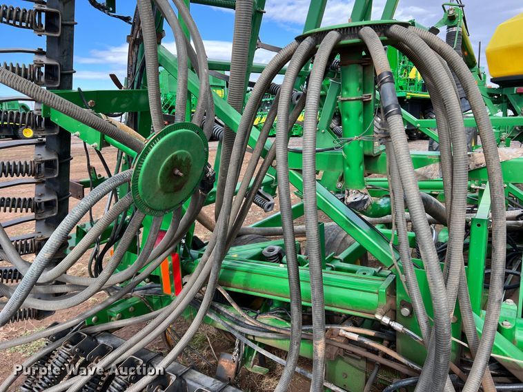 image for item DS2753 2004 John Deere 730  air seeder