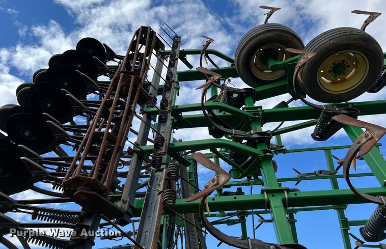 image for item DS2753 2004 John Deere 730  air seeder