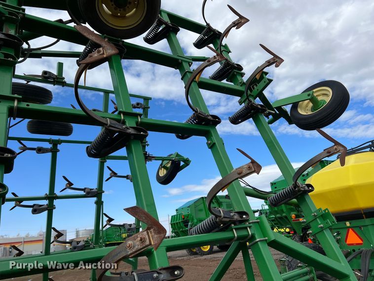 image for item DS2753 2004 John Deere 730  air seeder