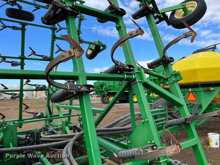 image for item DS2753 2004 John Deere 730  air seeder