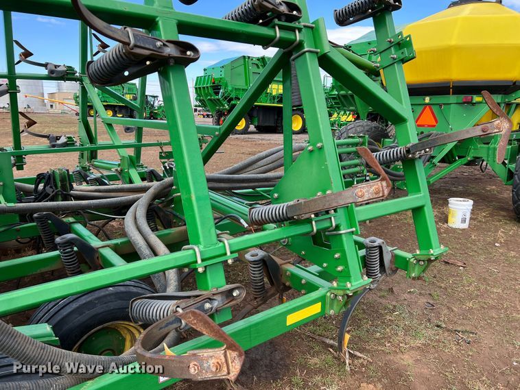 image for item DS2753 2004 John Deere 730  air seeder