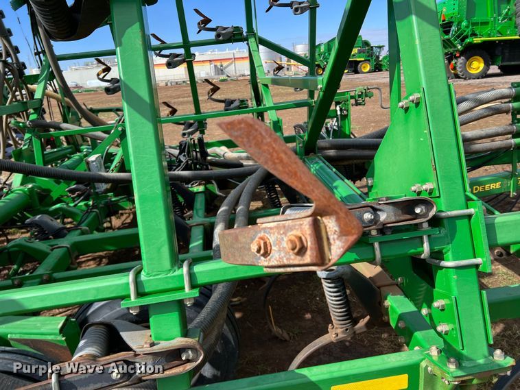 image for item DS2753 2004 John Deere 730  air seeder