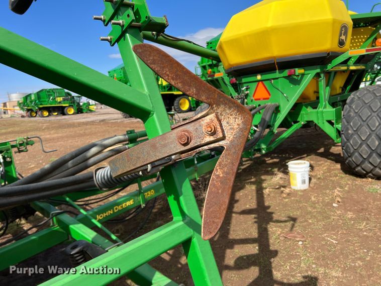 image for item DS2753 2004 John Deere 730  air seeder