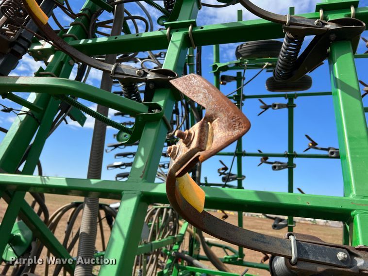 image for item DS2753 2004 John Deere 730  air seeder