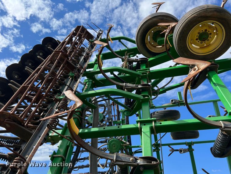 image for item DS2753 2004 John Deere 730  air seeder