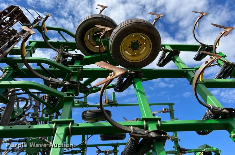 image for item DS2753 2004 John Deere 730  air seeder