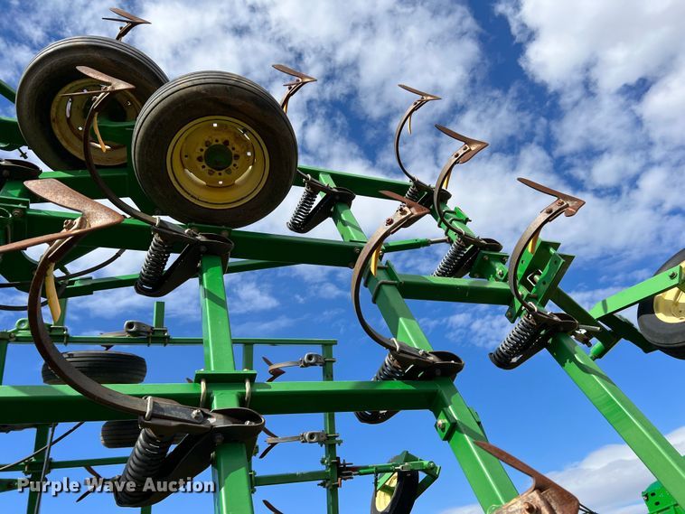 image for item DS2753 2004 John Deere 730  air seeder